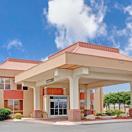 Hotel Ramada By Wyndham West Memphis Esterno foto