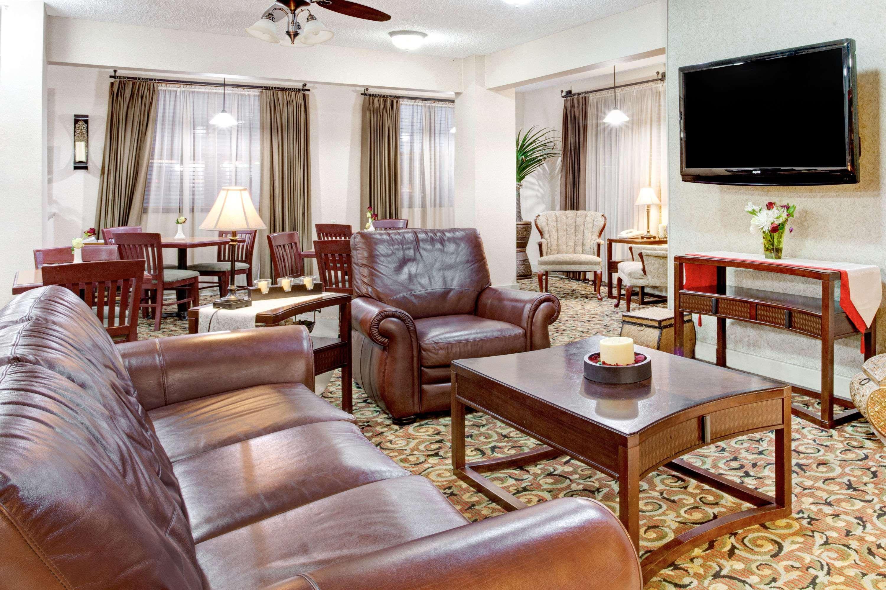 Hotel Ramada By Wyndham West Memphis Esterno foto