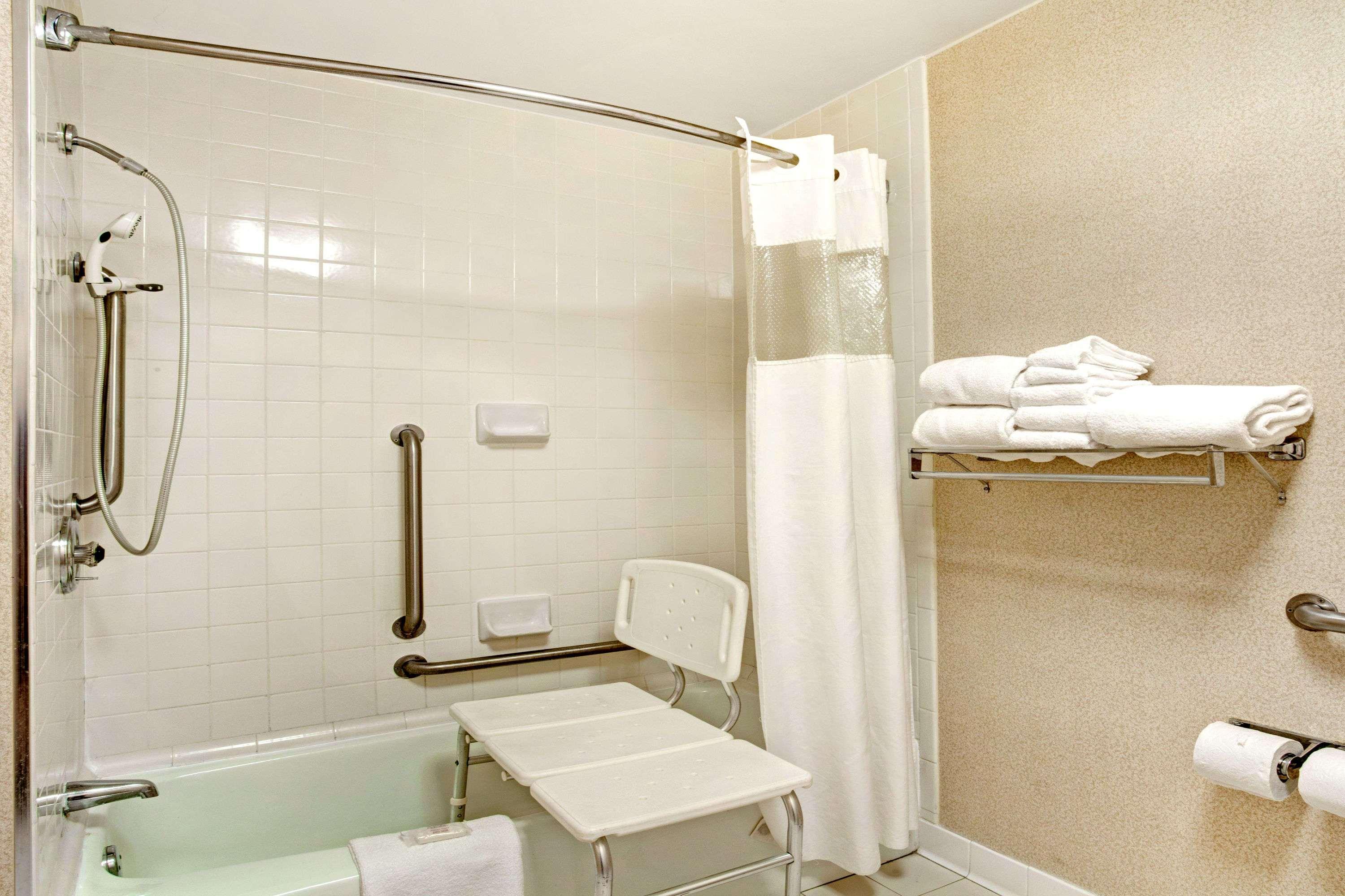Hotel Ramada By Wyndham West Memphis Esterno foto