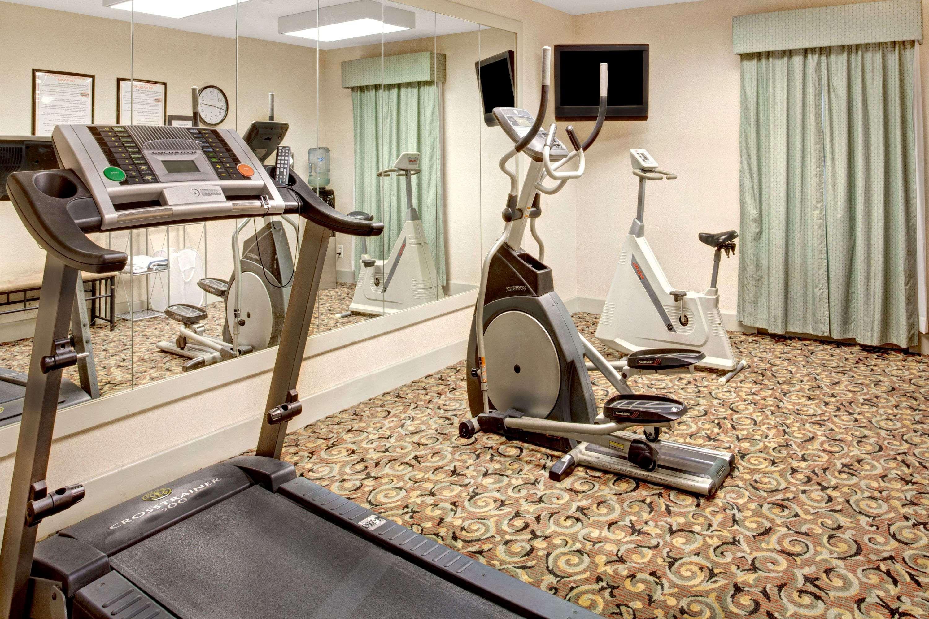 Hotel Ramada By Wyndham West Memphis Esterno foto
