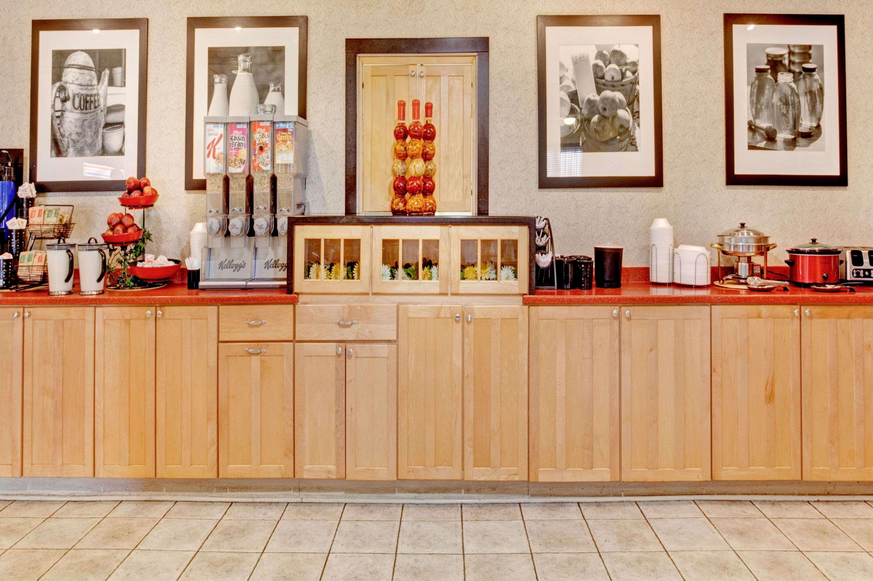 Hotel Ramada By Wyndham West Memphis Esterno foto